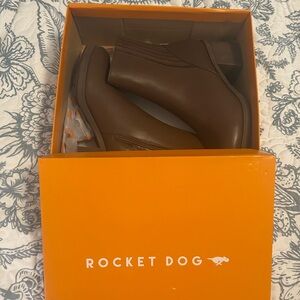 NIB rocket dog Chelsea platform boot 8.5